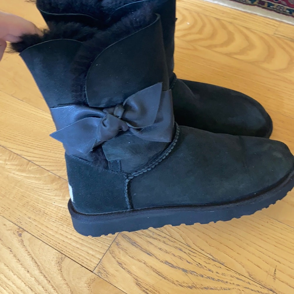 Perfect condition barely worn black Ugg boots